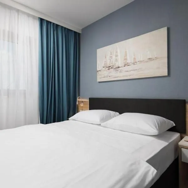 Garden Palace Pool Deluxe Apartment, hotel in Umag
