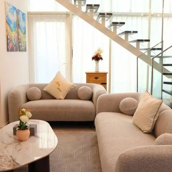 Warmcloud 2BR Oasis Home in Masdar - Relaxing Stay Near Masdar Park & City Centre, hotel in Abu Dhabi