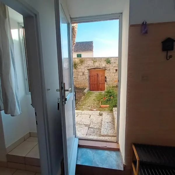 Apartman Burte, Komiža, מלון בקומיז'ה