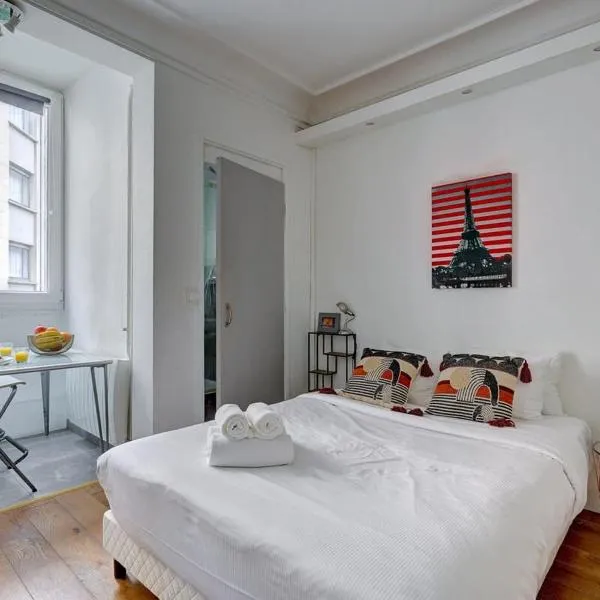 102- Beautiful studio near Champs Elysees