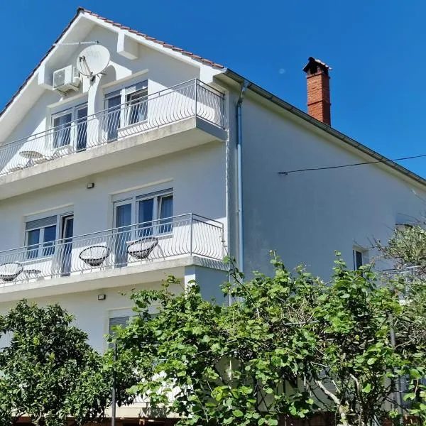 Apartmani Zinda, hotel v Sukošane