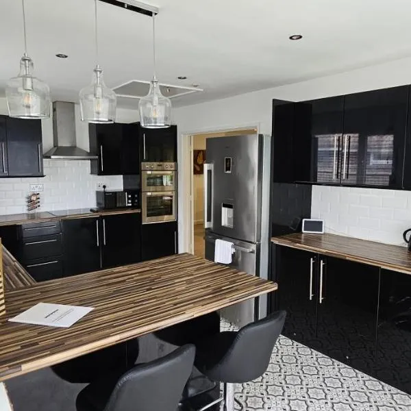 Seabreeze bungalow a 2 min walk from the beach, hotel en South Hayling