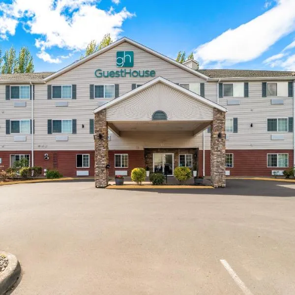GuestHouse Inn & Suites Kelso/Longview, hotel in Silver Lake