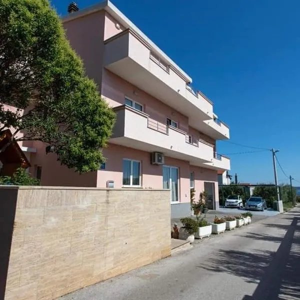 Villa Apartments Brečić 2, hotel em Kaštela