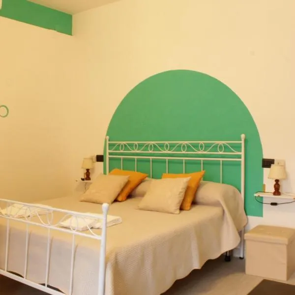 Maya guest house, hotel v destinaci Vietri