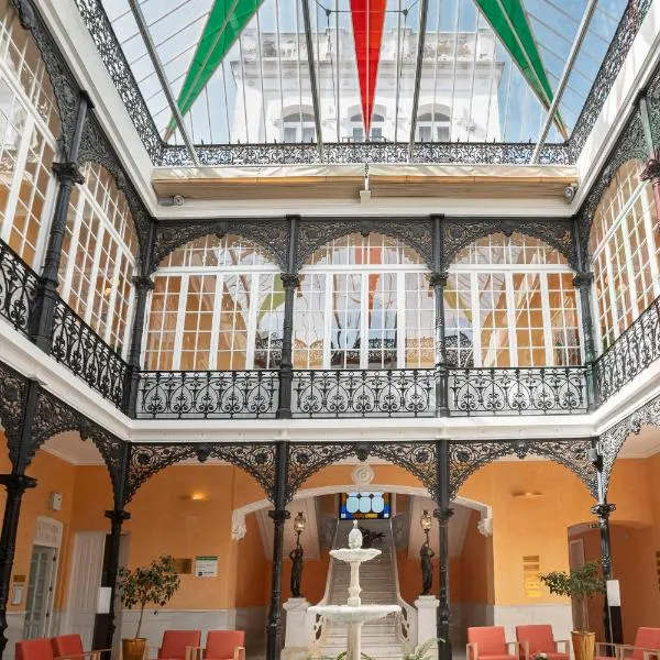 Hotel Mirador de Llerena، فندق في ييرينا