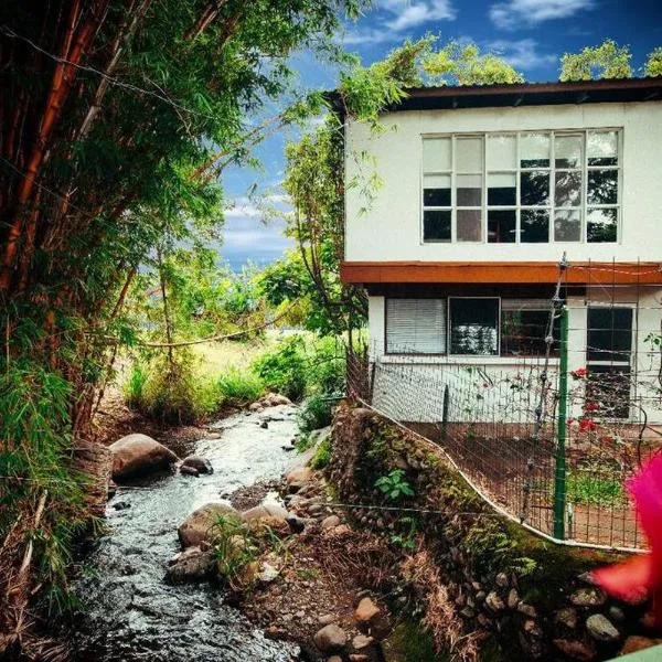 Rainforest Cabin in Escazu, hotel v destinaci Escazú