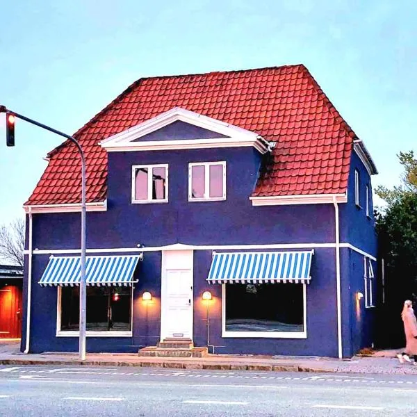 Guesthouse 'Blue House' in vintage villa&garden, hotel v Kodani