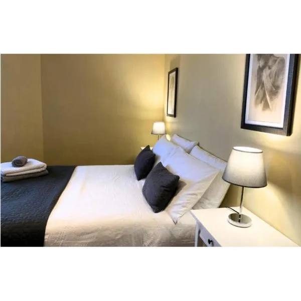 Stunning stay 6 minutes from NEC and Birmingham Airport, hotel v destinaci Solihull