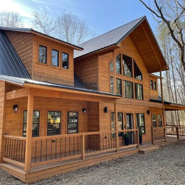 The Big Tex Luxury Cabin is EPIC, hotel v destinaci Broken Bow