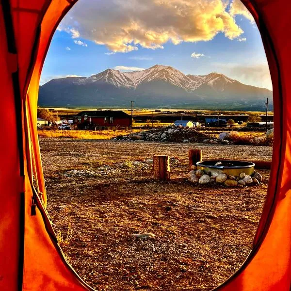 Arkansas River Glamour Yurt and Breakfast O, hotel v destinaci Buena Vista