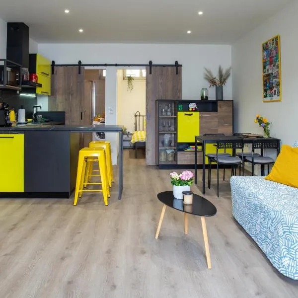 Apartmán Yellow Submarine se slunnou terasou, хотел в Кутна Хора