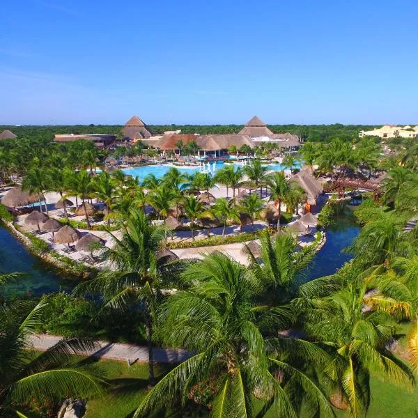 Grand Palladium White Sand Resort & Spa - All Inclusive، فندق في أكومال