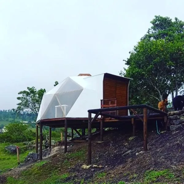 GLAMPING ASTRODOME EN PACHO, hotell sihtkohas Pacho