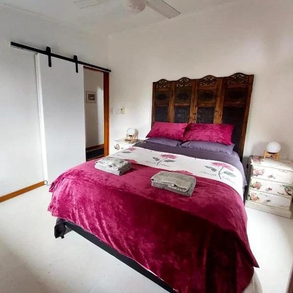 Front Apartment at the Cottage- 2 bedrooms - Geneva in Kyogle, Hotel in Kyogle