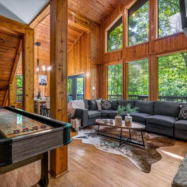 Escape to Sugar Chalet: The Rustic Modern Retreat, ξενοδοχείο σε Gatlinburg