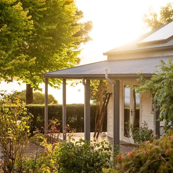 Country Oasis With River Views, hotel in Cygnet