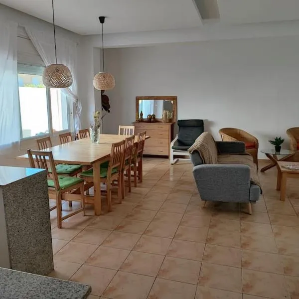 Apartamento grande Bambú, Cala Montgó, Hotel in L' Escala