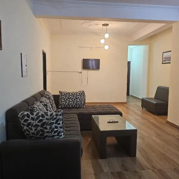 3 BHK in Krishna Nagar Lucknow LKO 201L, hotel en Lucknow