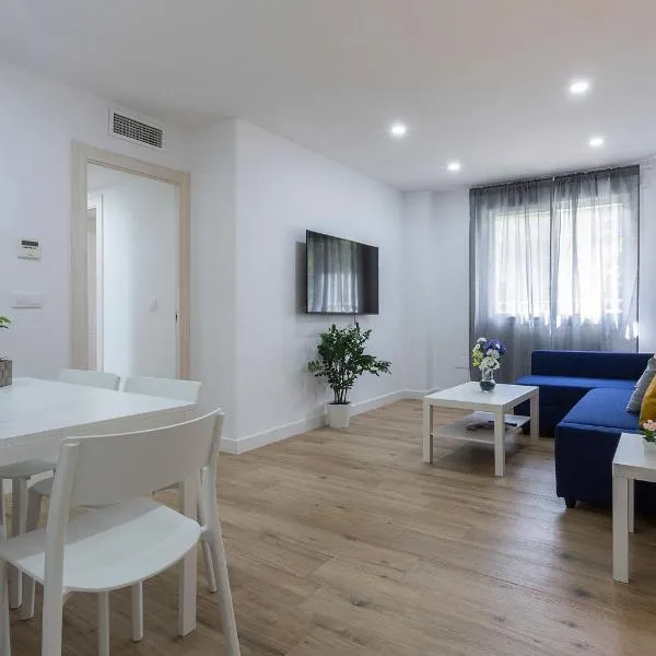 Centro Virgen Guia 3 Rooms, готель у Севільї