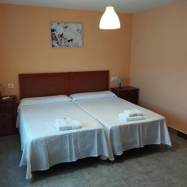 Hostal Bordillas, hotel v destinaci Pomaluengo
