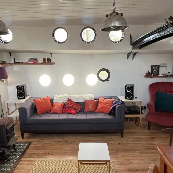 Bray Marina boat house, hotel v destinaci Bray