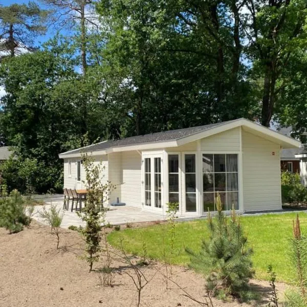 Luxe Chalet Inn Otterlo op de Veluwe aan het Water!, hotel i Otterlo