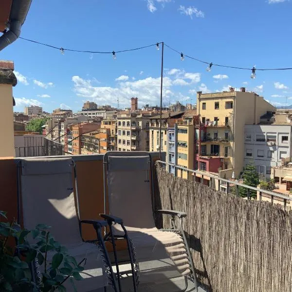 Riverside duplex penthouse, hotel v destinaci Girona