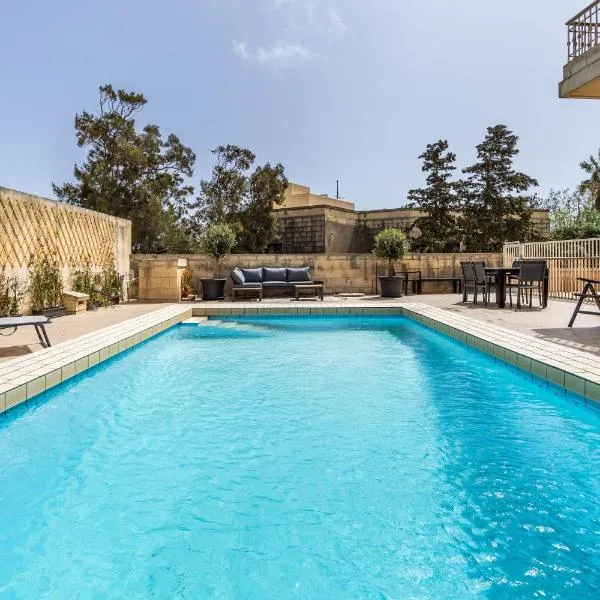 Tranquil Mansion - 3 Bed, Pool, BBQ & Gaming Room, hotel a Is-Swieqi