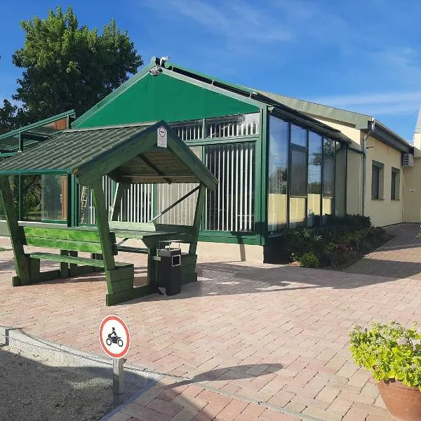 Szárszó Apartmanok, hotel v destinaci Balatonszárszó