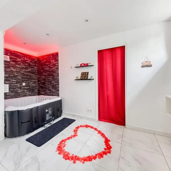 La belle Hirondelle - Love Room Jacuzzi, hotel in Morangis