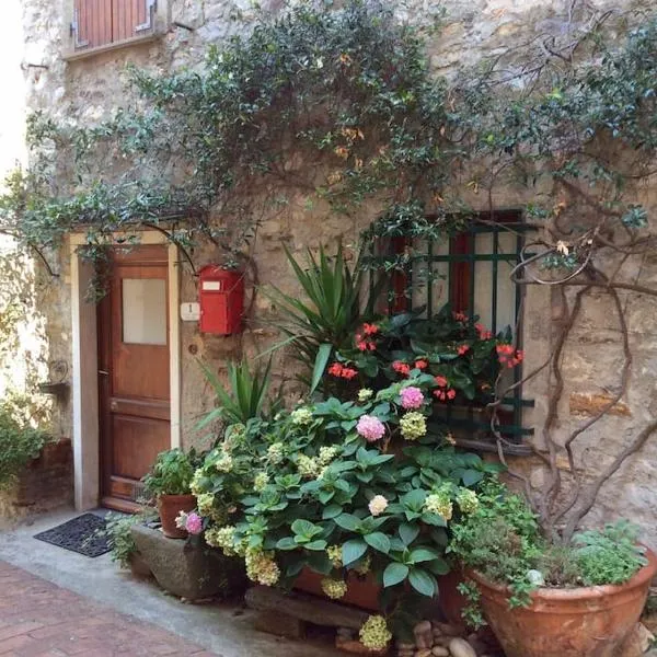 La Casa di Mezzo - The Middle House, hotel in Monte Marcello