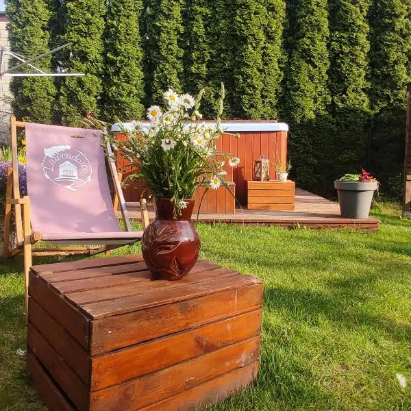 Lawendowo- sauna jacuzzi domki w ogrodzie i apartamenty w kamienicy – hotel w mieście Sandomierz