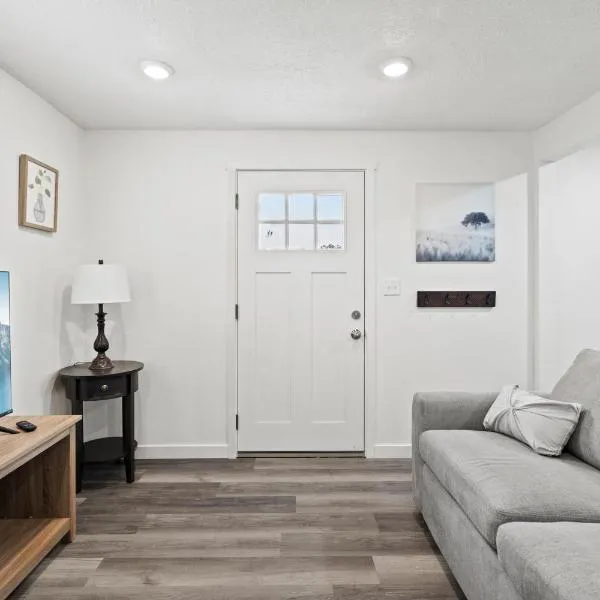 Peach Street Super Suite, hotel in Medford