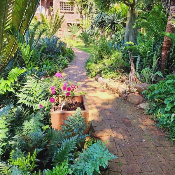 Gorgeous Garden Villa, hotel in Gillitts
