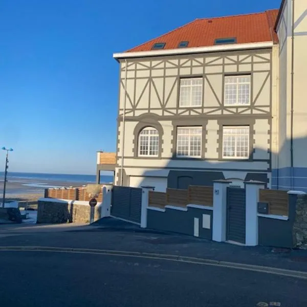 Villa" le Relais " sur la digue de Wimereux、ヴィムルーのホテル