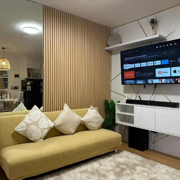 Raven's Nest Cozy Condo with Netflix Wi-fi in Imus, hotel v destinaci Imus