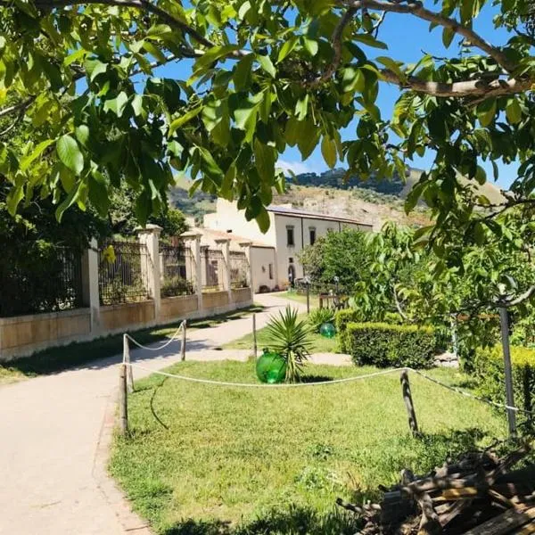 La Locanda degli Amici – hotel w mieście Santa Teresa di Riva