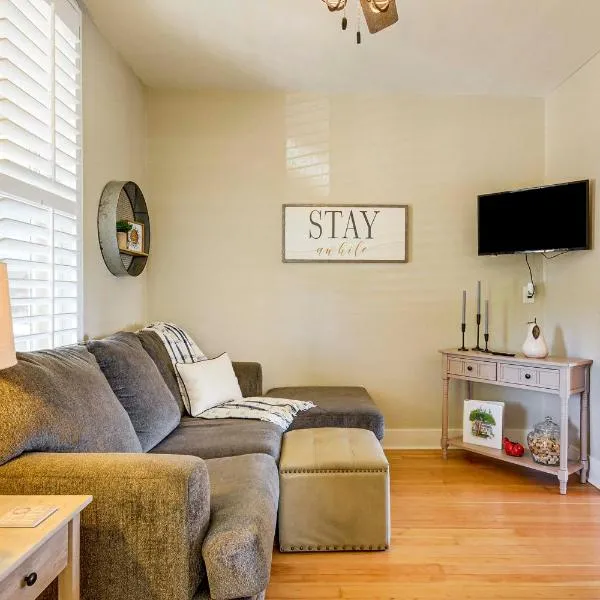 Walk to Courthouse Square Quiet Home with Porch, hotel in Prescott