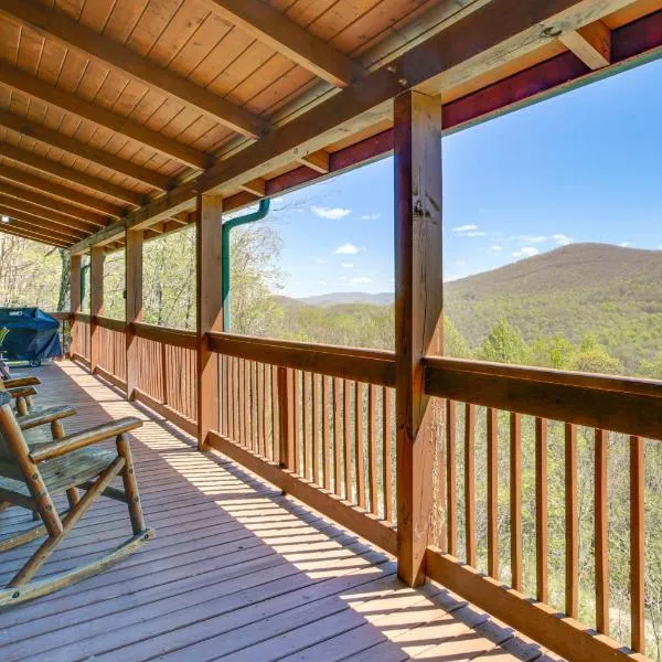 Family Cabin with Private Hot Tub and Views in Boone!, hotel in Boone