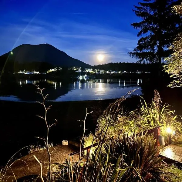 Private Room On Waterfront Property With Hot Tub Firepit - Sea Esta, hotel a Ucluelet
