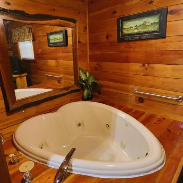 Alpine Mountain Sweetheart Cabin Jacuzzi #6, hotel in Helen
