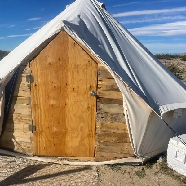 New Yurt City, hotel en Lake Los Angeles