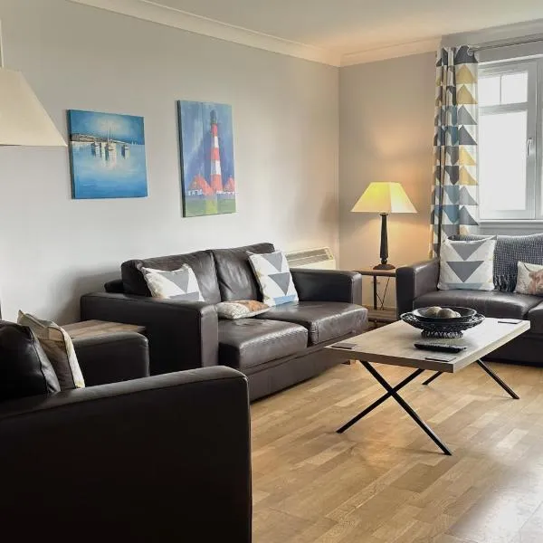 No2 The Links Apartment, Brora, hotel in Brora