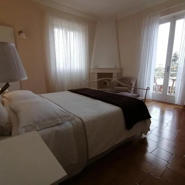 DIMORA BIANCA ROOMS, hotel v destinaci Pezze di Greco