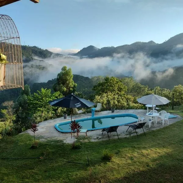 CHÁCARA DOMINGOS MARTINS - SANTO GRAAL - Montanhas, Corredeiras, Piscina, Natureza e Paz, hotel in Santa Maria