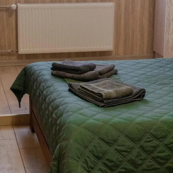 Затишна студія, 5 хвилин від Південного вокзалу, hotel in Kharkiv