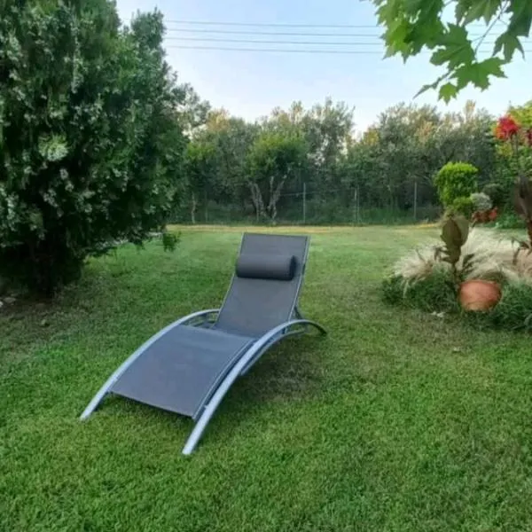 paralia ofriniou beautiful house, hotel v destinaci Karianí