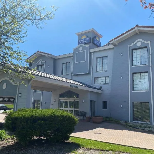 Days Inn & Suites by Wyndham Arlington Heights, hotel in Arlington Heights
