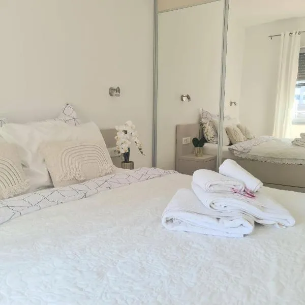 BRAND NEW lovely apartment Bella, hotel in Dubrovnik